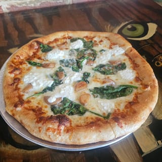 Roasted Garlic & Spinach Pizza